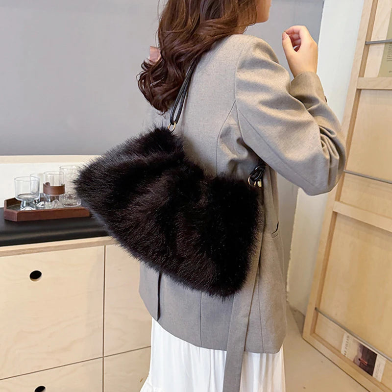 Women's Large Capacity Shoulder Bag Solid Color Plush Imitation Fur Handbag For Autumn And Winter Fashion