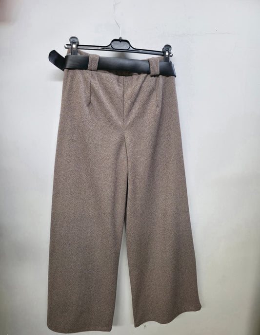 Stoffhose mit weitem Bein